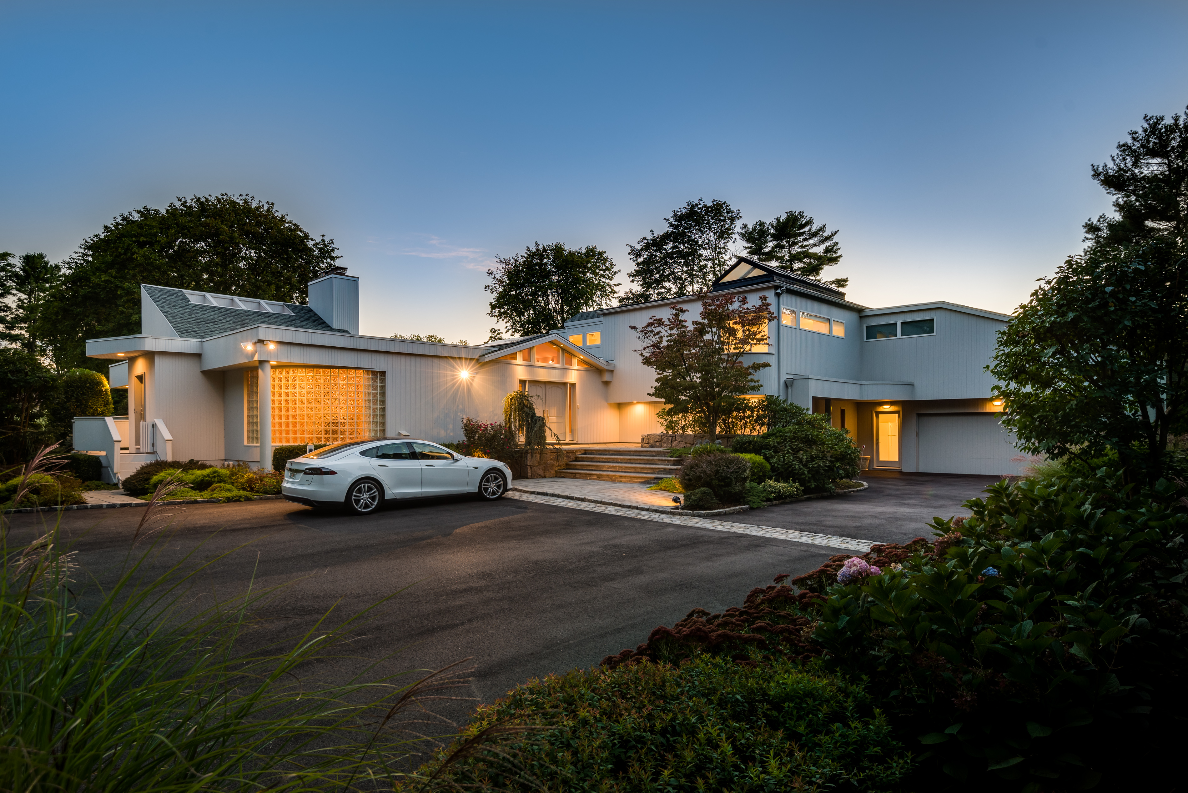 Just Listed! Remarkable and Renovated Old Westbury Contemporary