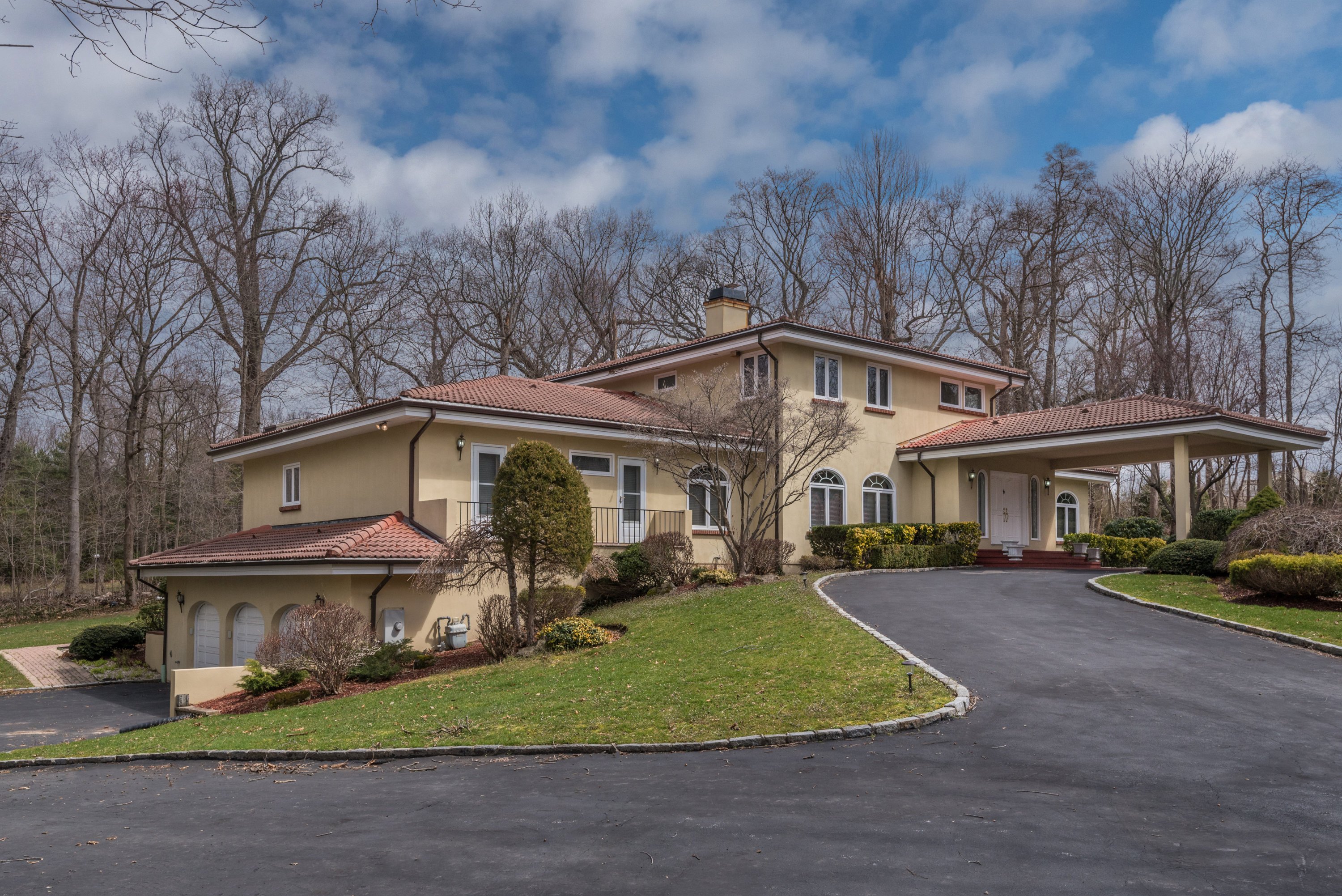 Just Sold!  Delightfully kept Colonial in Old Westbury