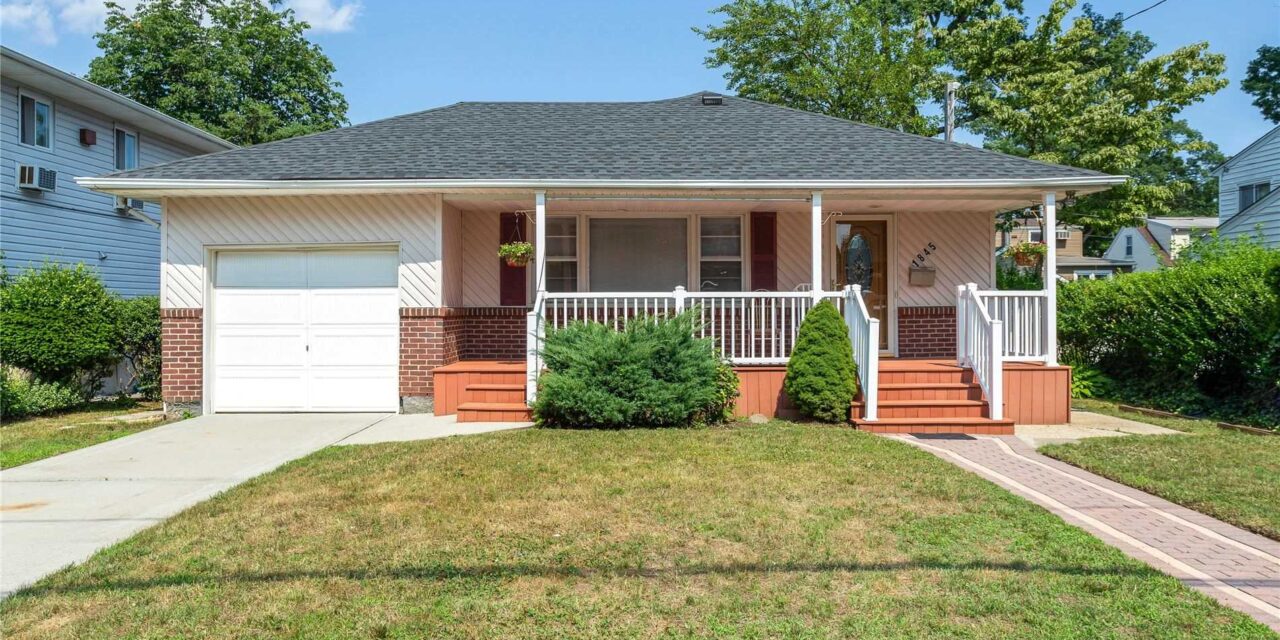 Under Contract! Charming Ranch in North Bellmore